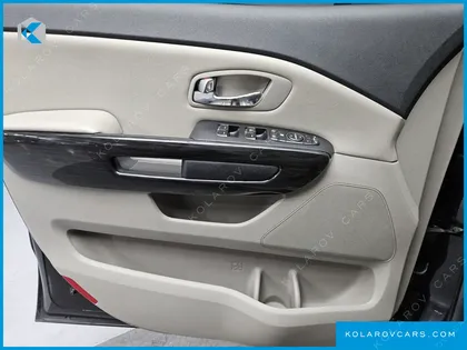 KIA CARNIVAL 7-SEATER LIMOUSINE
