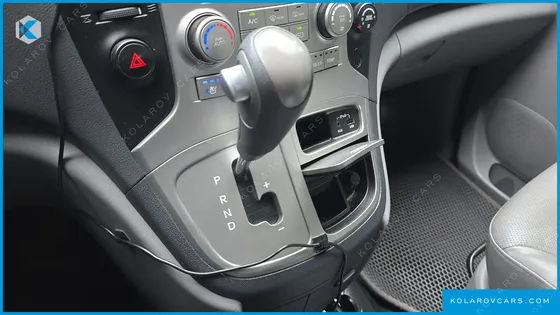 HYUNDAI STAREX 11-SEATER WAGON