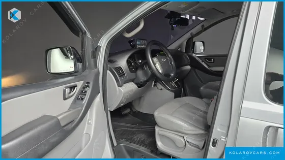 HYUNDAI STAREX 11-SEATER WAGON