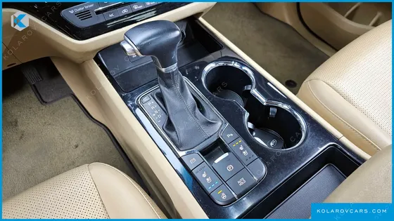 KIA CARNIVAL 9-SEATER PRSTIGE