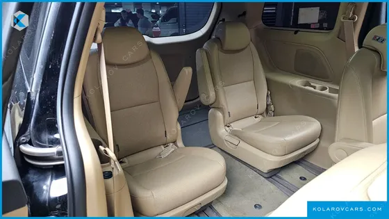 KIA CARNIVAL 9-SEATER PRSTIGE
