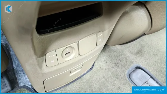 KIA CARNIVAL 9-SEATER PRSTIGE