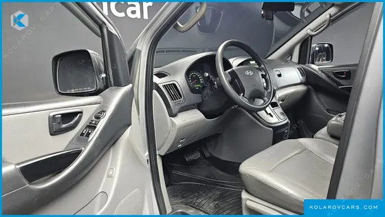 HYUNDAI STAREX 3-SEATER VAN