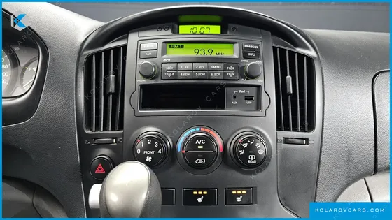 HYUNDAI STAREX 3-SEATER VAN