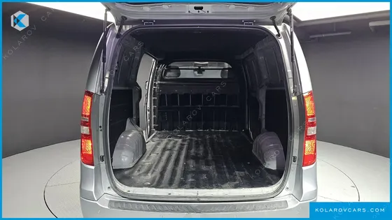 HYUNDAI STAREX 3-SEATER VAN