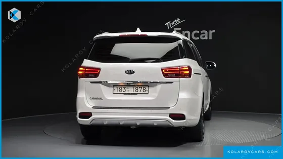KIA CARNIVAL 9-SEATER LUXURY