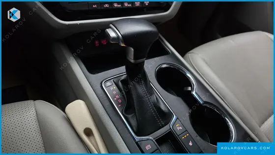 KIA CARNIVAL 9-SEATER LUXURY