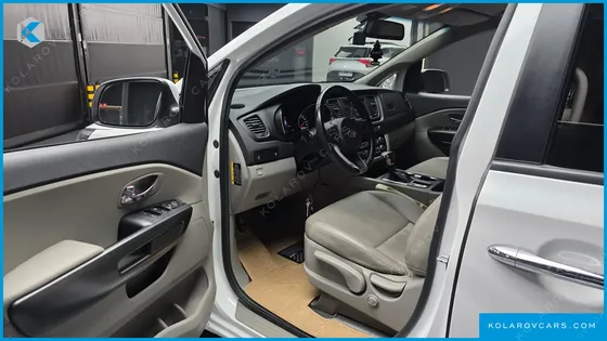KIA CARNIVAL 9-SEATER LUXURY