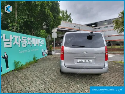 HYUNDAI STAREX 5-SEATER VAN