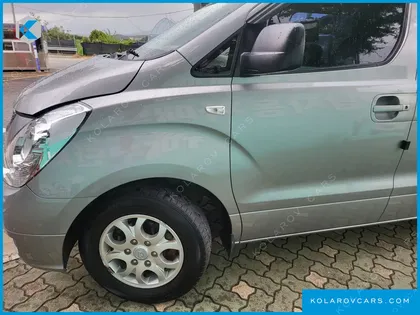 HYUNDAI STAREX 5-SEATER VAN