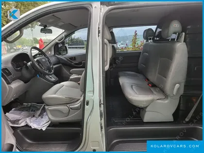 HYUNDAI STAREX 5-SEATER VAN