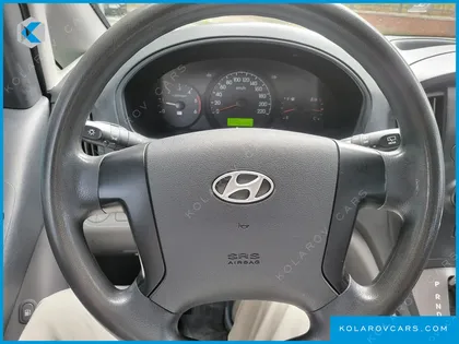 HYUNDAI STAREX 5-SEATER VAN