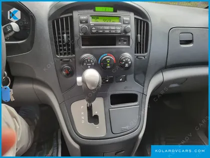 HYUNDAI STAREX 5-SEATER VAN