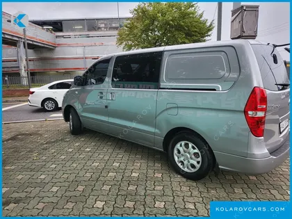 HYUNDAI STAREX 5-SEATER VAN