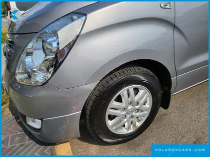 HYUNDAI STAREX 5-SEATER VAN