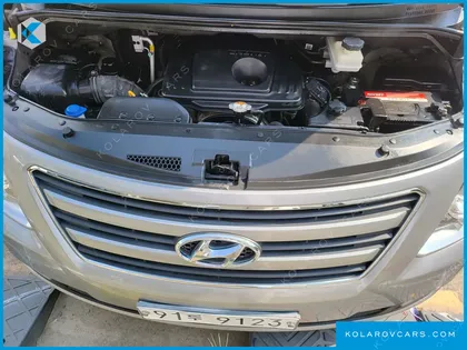 HYUNDAI STAREX 5-SEATER VAN