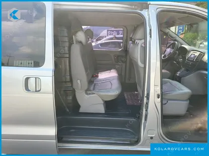 HYUNDAI STAREX 5-SEATER VAN