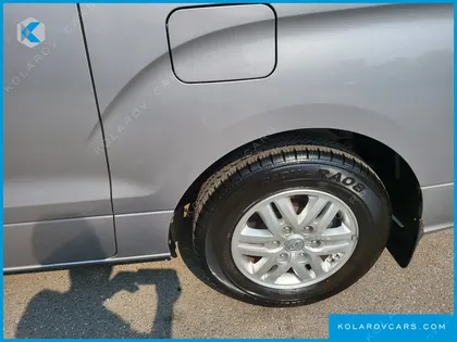 HYUNDAI STAREX 5-SEATER VAN