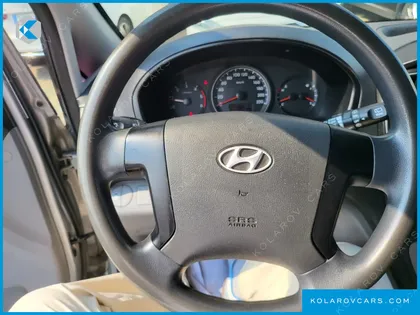 HYUNDAI STAREX 5-SEATER VAN