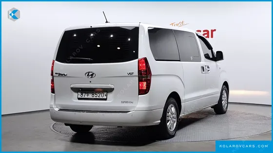 HYUNDAI STAREX 5-SEATER VAN