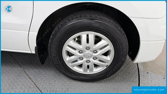HYUNDAI STAREX 5-SEATER VAN