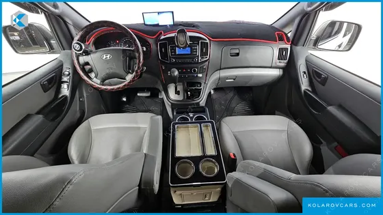 HYUNDAI STAREX 5-SEATER VAN