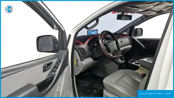 HYUNDAI STAREX 5-SEATER VAN