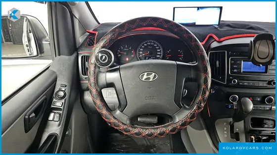 HYUNDAI STAREX 5-SEATER VAN