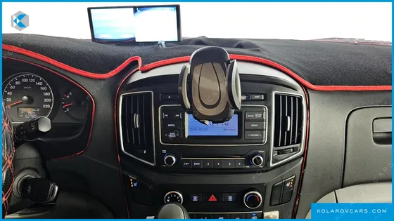 HYUNDAI STAREX 5-SEATER VAN