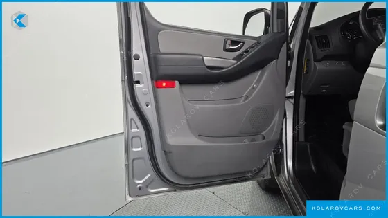 HYUNDAI STAREX 4WD 12-SEATER WAGON
