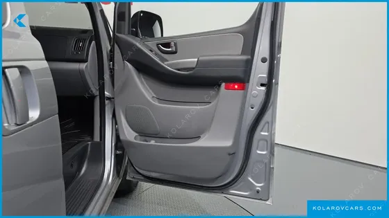 HYUNDAI STAREX 4WD 12-SEATER WAGON