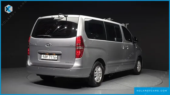 HYUNDAI STAREX 5-SEATER VAN