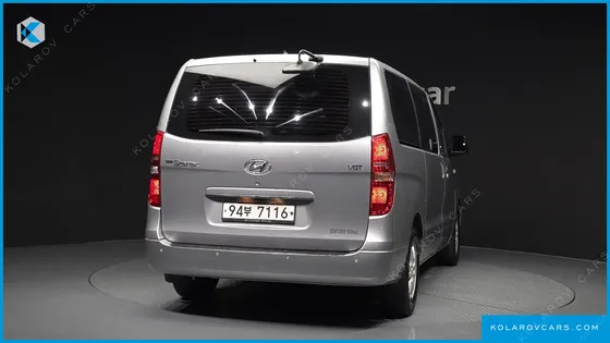 HYUNDAI STAREX 5-SEATER VAN