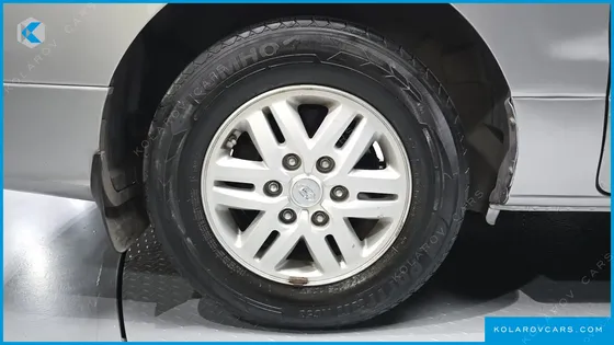 HYUNDAI STAREX 5-SEATER VAN
