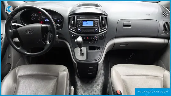HYUNDAI STAREX 5-SEATER VAN