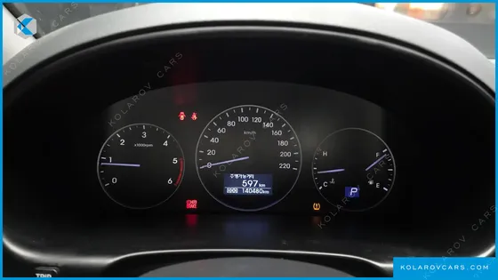 HYUNDAI STAREX 5-SEATER VAN