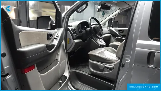 HYUNDAI STAREX 5-SEATER VAN