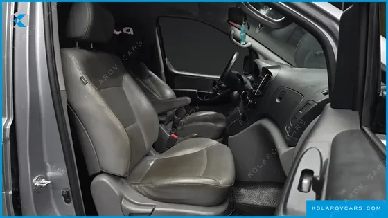 HYUNDAI STAREX 5-SEATER VAN