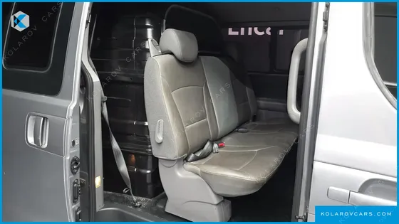 HYUNDAI STAREX 5-SEATER VAN