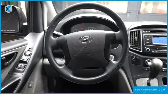 HYUNDAI STAREX 5-SEATER VAN