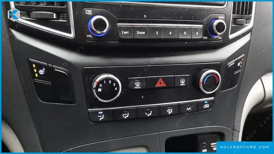 HYUNDAI STAREX 5-SEATER VAN