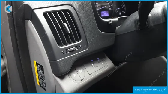 HYUNDAI STAREX 5-SEATER VAN