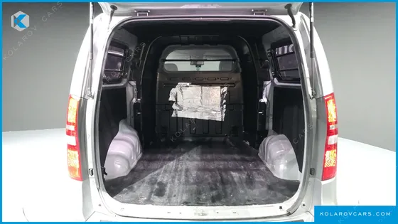 HYUNDAI STAREX 5-SEATER VAN