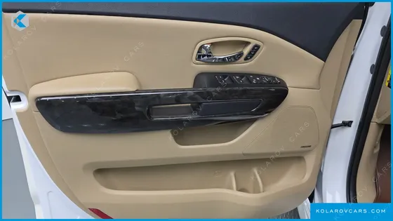 KIA CARNIVAL 9-SEATER HI-LIMOUSINE