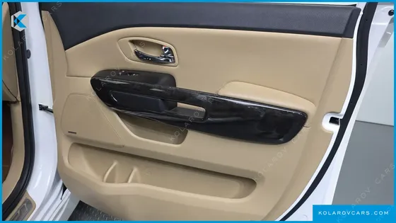 KIA CARNIVAL 9-SEATER HI-LIMOUSINE