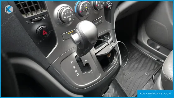 HYUNDAI STAREX 11-SEATER WAGON