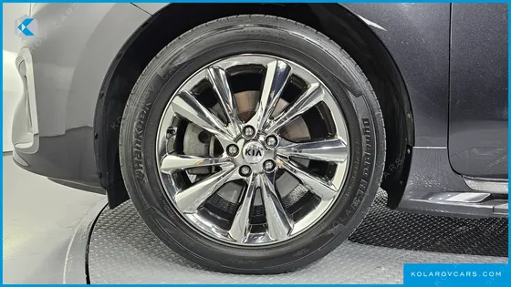 KIA CARNIVAL 9-SEATER NOBLESSE SPECIAL
