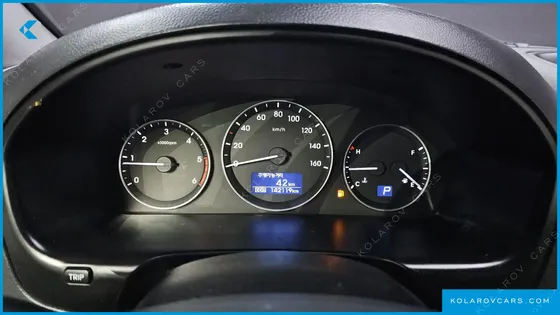 HYUNDAI STAREX 4WD 11-SEATER WAGON