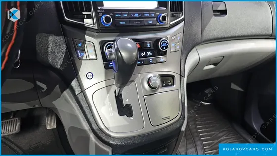 HYUNDAI STAREX 4WD 11-SEATER WAGON