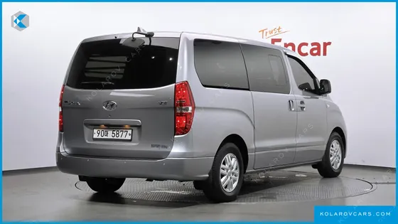 HYUNDAI STAREX 5-SEATER VAN